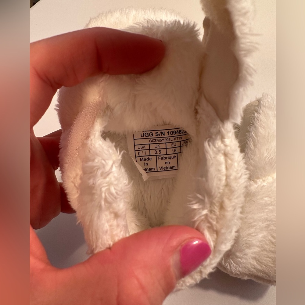 Baby Ugg Cream Booties - Picture 5 of 6